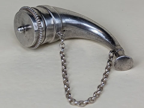 Silver Victorian vinaigrette in the form of aa powder horn Cover