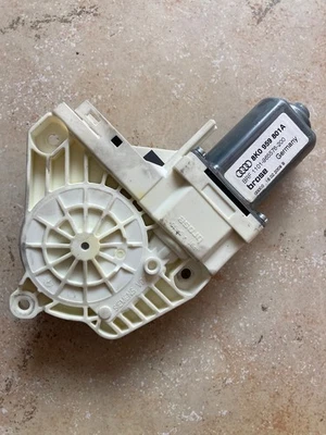 Orig. Motore alzavetro BROSE per AUDI 8K0959801A anteriore sinistro dal 2009 - Immagine 1 di 4