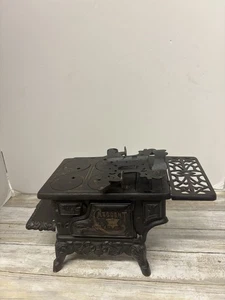Vintage Crescent Salesman’s Sample Cast Iron Miniature Stove USA Made - Bild 1 von 9
