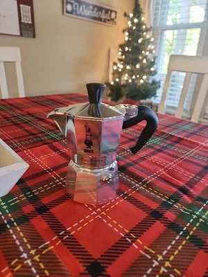 Cafetera de estufa Bialetti 275-06 de 6 tazas - plateada Foto 1 de 4