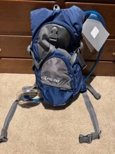 CamelBak Mini M.U.L.E. Trinkrucksack mit Reservoir 50 oz, blau/grau Neu mit Etikett - Bild 1 von 9