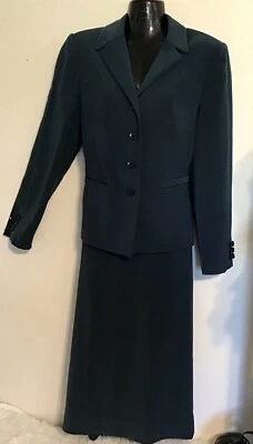 Travis Ayer’s Women’s 2 Piece Skirt Set W/11” Split Back Of Skirt. Size 6 - Image 1 of 4