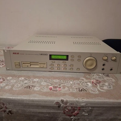 AKAI professional S2000 MIDI STEREO DIGITAL SAMPLER - Immagine 1 di 4