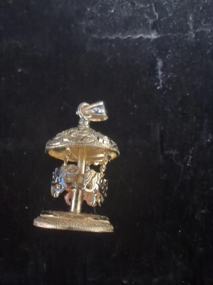 14k Gold pendant Rotating Carousel, 6.6 Grams - Image 1 of 1