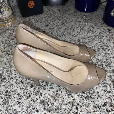 Zapatos de salón ENZO ANGIOLINI punta abierta charol nude talla 8,5 M EE. UU. Foto 1 de 4