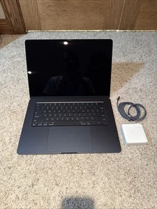 Laptop Apple MacBook Air 2023 15" M2 256GB SSD 8GB RAM A2941 Midnight 5 Ciclos - Imagen 1 de 17