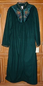 NWT VINTAGE CARRIAGE COURT WOMENS SIZE 2X GREEN FLEECE 1/2 ZIP PULLOVER ROBE - Picture 1 of 3