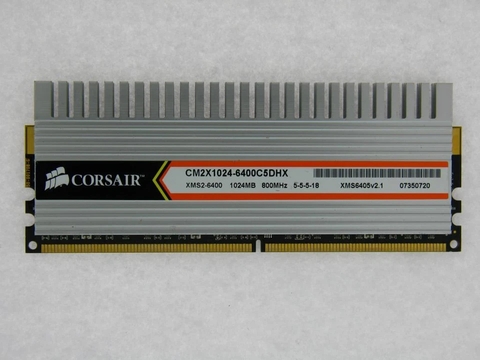 1GB CORSAIR CM2X1024-6400C5DHX PC2-6400 - Image 1 of 1