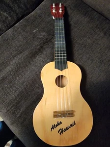 Ukulele “Aloha Hawaii” - Picture 1 of 3