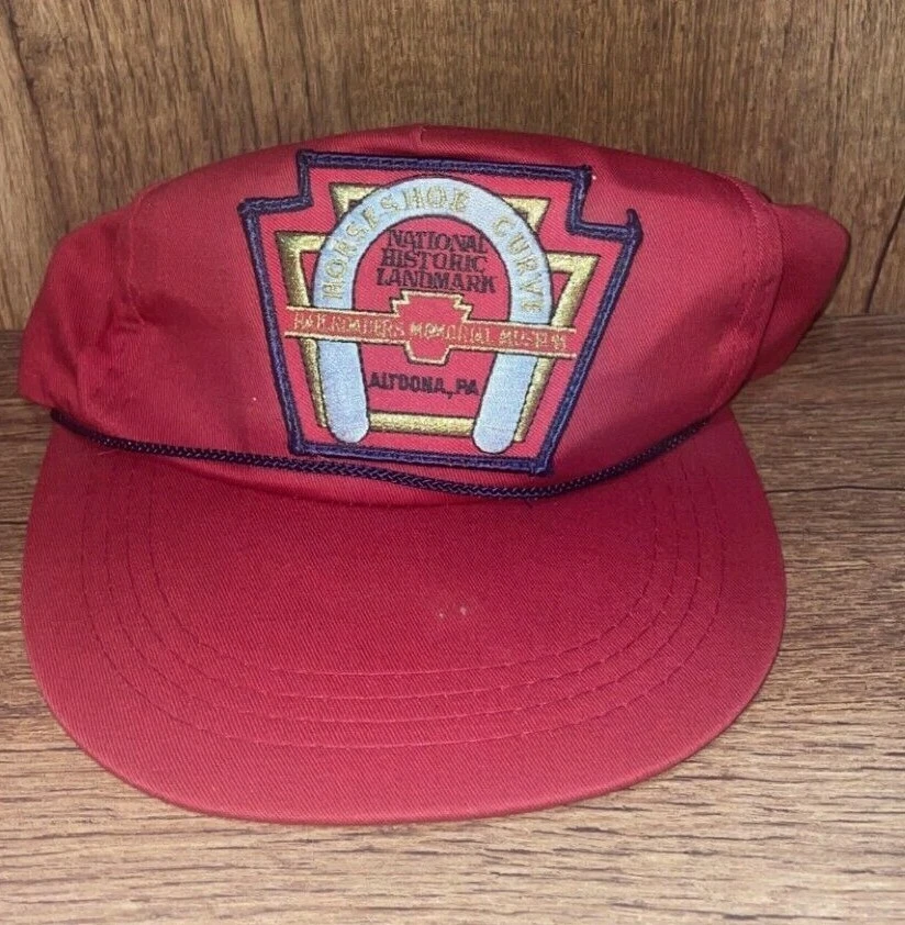 铁路纪念博物馆 Altoona PA 可调平沿帽(红色) — 第 1/3 张图片