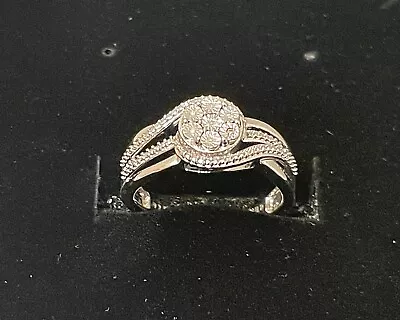 *NUEVO* “HERMOSO” Anillo Kay Jewelers Plata de Ley 7 Diamantes (Talla 7.) Foto 1 de 4