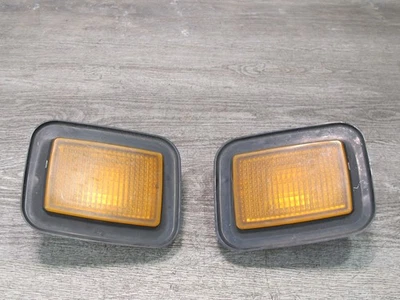 2003-2009 HUMMER H2 FRONT LEFT & RIGHT SIDE TURN SIGNAL PARKING LIGHT LAMP SET - Image 1 of 4