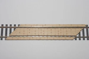 Madera escala Ho grado ferrocarril cruce doble carril ángulo recto.  2 por juego - Imagen 1 de 2