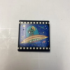 De colección 1993 Marvin The Martian Promo Película Pin Botón Trasero Insignia Looney Tunes - Imagen 1 de 2