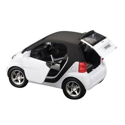 White 1:32 Pull-Back Model Car Metal Diecast Toy Vehicle Sound Light Kids Gift - Image 1 of 4