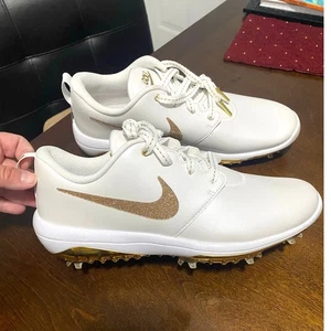 Nike Roshe G Swarovski Golf Shoes Spikes Gold BV0659-111 Women’s Sz 9 NWOB - Picture 1 of 8