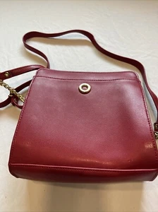 Liz Claiborne Vintage Red Crossbody Bag Zip 80’s Triangle Faux Textured Chain - Picture 1 of 11