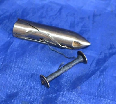 BOBBIN CASE W/1 BOBBIN SINGER 27/127 LONG SHUTTLE SEWING MACHINE GOOD CONDITION - Image 1 of 2