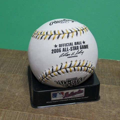 2006 All Star Game Rawlings Official MLB Baseball with Plastic Display Cube Cover