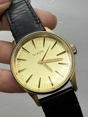 Reloj Nixon Talla Matters SENTRY 38mm Oro Foto 1 de 4