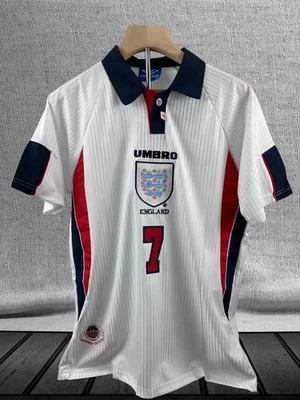 Camiseta de fútbol blanca vintage David Beckham #7 icónica Inglaterra 1998 Foto 1 de 4