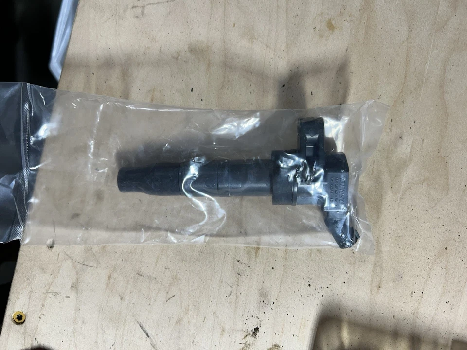 Hyundai Santa Fe 2011-2016 OEM conjunto de bobina encendido 27300-2G700 Foto 1 de 3