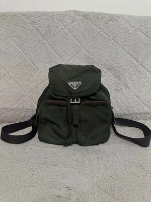 Autêntica Mochila de Nylon Cáqui Vintage PRADA Bolsos Tamanho Pequeno - Imagem 1 de 4
