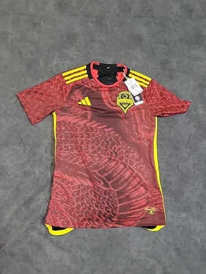 Nueva con etiquetas Camiseta de fútbol para mujer pequeña Adidas Seattle Sounders MLS 2023-2024 Bruce Lee Foto 1 de 4