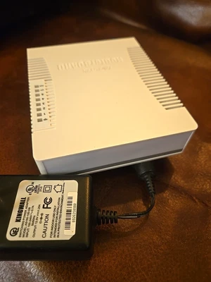 MikroTik hAP ac RB962UiGS Dual concurrent triple chain 2.4/5GHz AP w/ adapter - Image 1 of 4