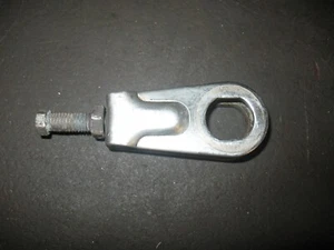 1973 RV125 REAR AXLE CHAIN PULLER ADJUSTER SUZUKI RV 125 TRACKER RM 100 125 - Foto 1 di 2