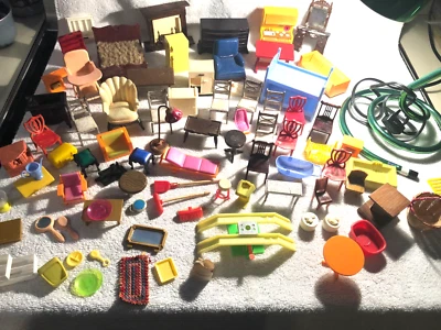 Lote de 80+ piezas de muebles para casa de muñecas vintage de los años 50-60 ¡OFERTA A GRANEL! Foto 1 de 4