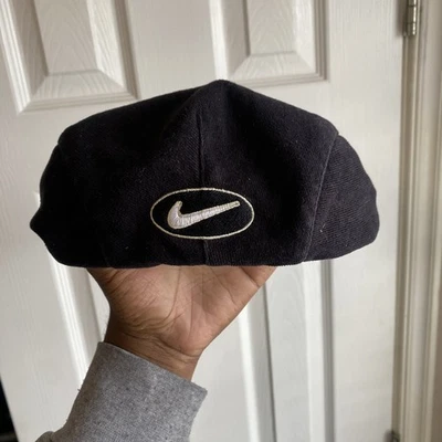 Gorra plana negra vintage Nike Newsboy - Swoosh blanco - adulto talla pequeña Foto 1 de 4