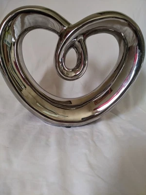 "Escultura de corazón Pier 1 Imports plata cromo - decoración moderna del hogar descontinuada 8""" Foto 1 de 4