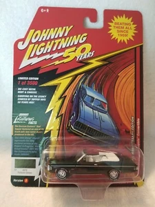 Chevy Impala 1969 Johnny Lightning convertible verde braza - Imagen 1 de 2
