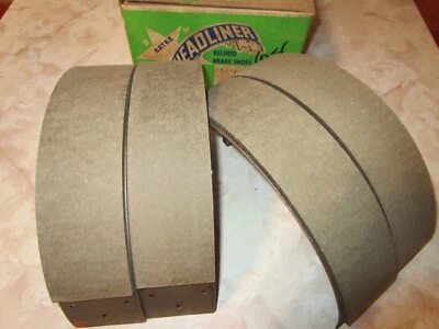 Sapatas de freio reforradas dianteiras 1952 1953 1954 1955 1956 1957 Buick Ser. 70 Roadmaster - Imagem 1 de 4