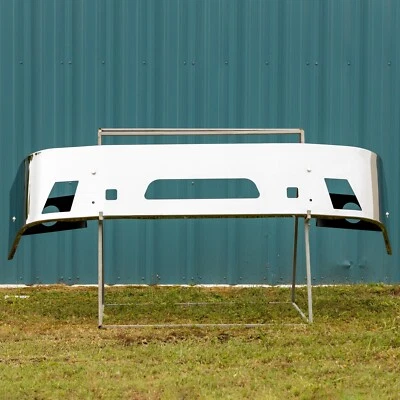 Para-choque dianteiro Volvo VNL - Envoltório cromado personalizado 18", recortes de neblina - Geração 2 04-11 EUA - Imagem 1 de 4