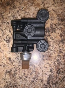 06- 12 Land Range Rover HSE L322 2012 Air Suspension Solenoid Valve Block ; - Picture 1 of 5