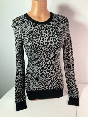 Top suéter estampado leopardo negro y gris FRENCH CONNECTION. Talla Sm. Original $98. NUEVO. Foto 1 de 4