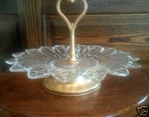 Plato de postre/caramelo de vidrio de corte floral transparente vintage pesado con mango dorado - Imagen 1 de 1