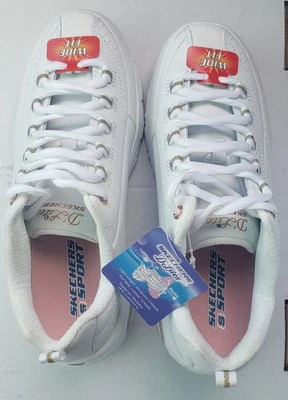 Skechers D'Lites 女式 7 宽宽白色玫瑰金 13088W 全新 — 第 1/4 张图片