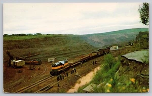 1950s Minnesota Open Iron Mine, Ore Train, RR (Hibbing? Keewatin?)  UNP Postcard - Picture 1 of 5