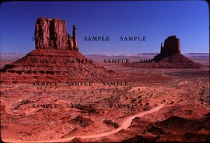 ONE OF A KIND KODACHROME 35mm COLOR SLIDE - 1981 - MONUMENT VALLEY - Picture 1 of 1