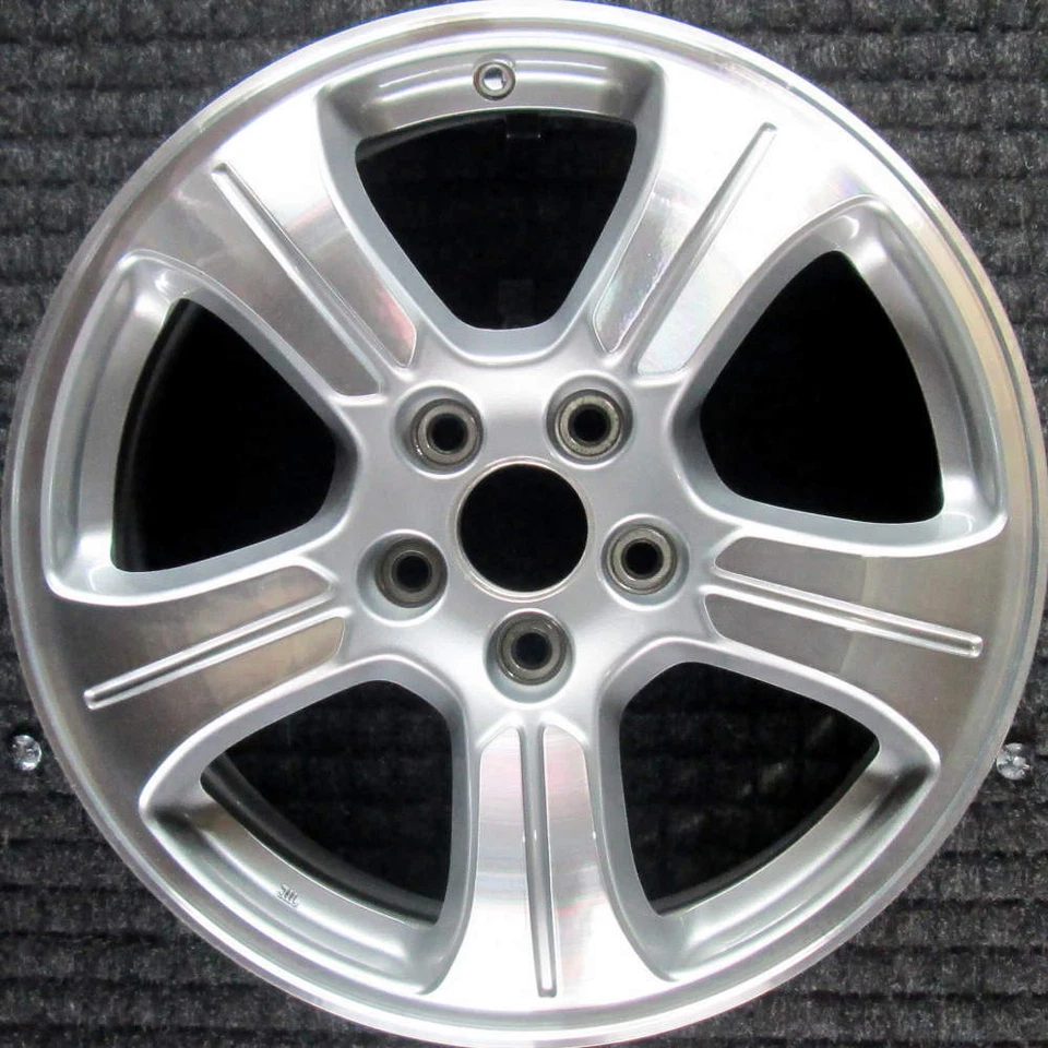 Honda Pilot Machined w/ Silver Pockets 18 inch OEM Wheel 2012 to 2015 - Image 1 of 1