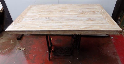 Tavolo da pranzo stile industrial in legno teak e macchina cucire cm 120x80x77h - Immagine 1 di 4