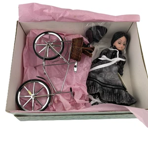 Madame Alexander 10" Miss Gulch con Bicicleta y TOTO 13240 Mago de Oz - Imagen 1 de 9
