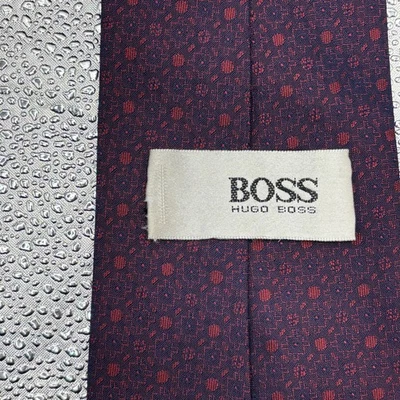 Corbata de seda para hombre BOSS Hugo Boss rojo borgoña patrón micro geométrico de lujo formal Foto 1 de 4