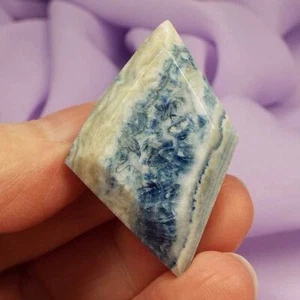 Flat hand polished piece Blue Scheelite crystal 11.3g SN32524 - Picture 1 of 4