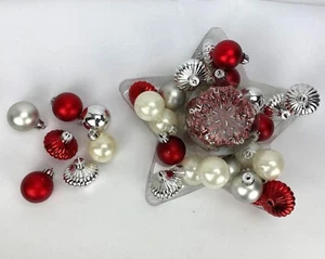 50er Set bruchsichere Ornamentkugel Schneeflocke rot silber weiß Weihnachtszielscheibe - Bild 1 von 6