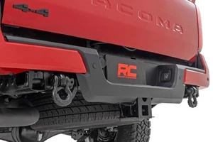 Rough Country Rear Shackle Kit w/D-Rings & Rubber Isolators - 73117 - Picture 1 of 9