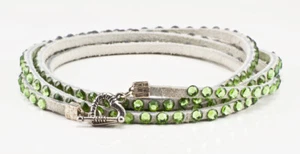 Swarovski Kristall und Leder Wickelarmband in weiß mit grünen Kristallen - Bild 1 von 1